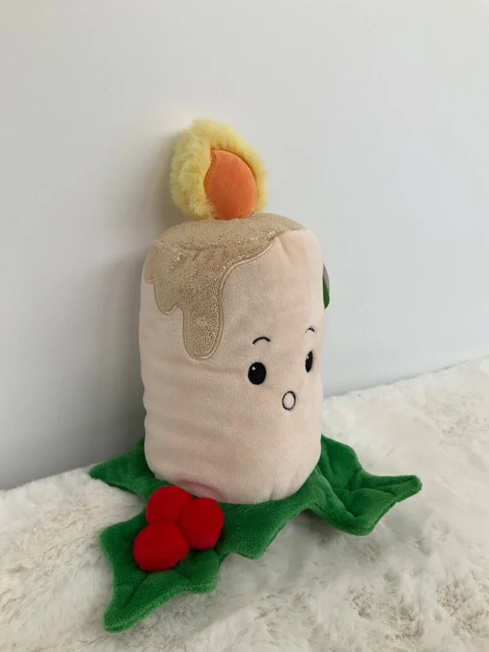 Gigglescape Candle with Holly 9